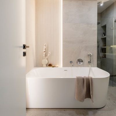 modern-bright-bathroom-with-lamella-wall-big-whit-2024-10-16-12-50-33-utc